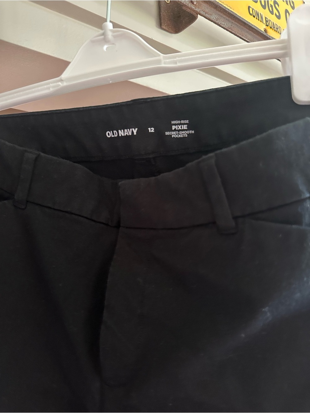 Old Navy Women’s Black Pixie High-Rise Pants